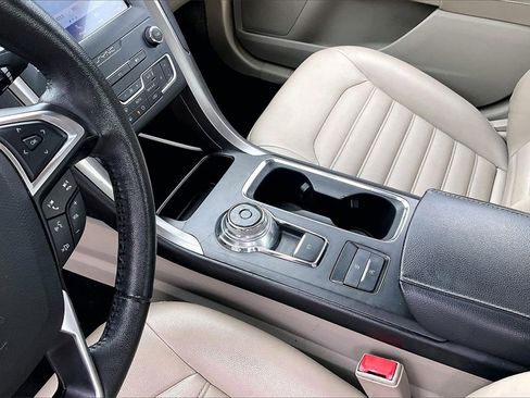 Used 2020 Ford Fusion SEL image 15