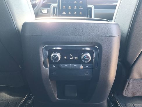 New 2026 GMC Yukon XL Elevation image 50