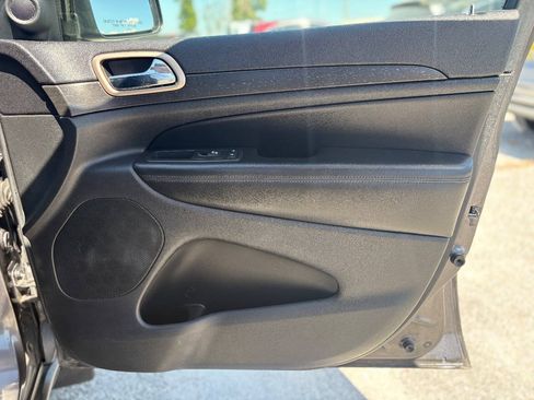 Used 2017 Jeep Grand Cherokee Laredo w/ Quick Order Package 23E AWD/4WD image 34