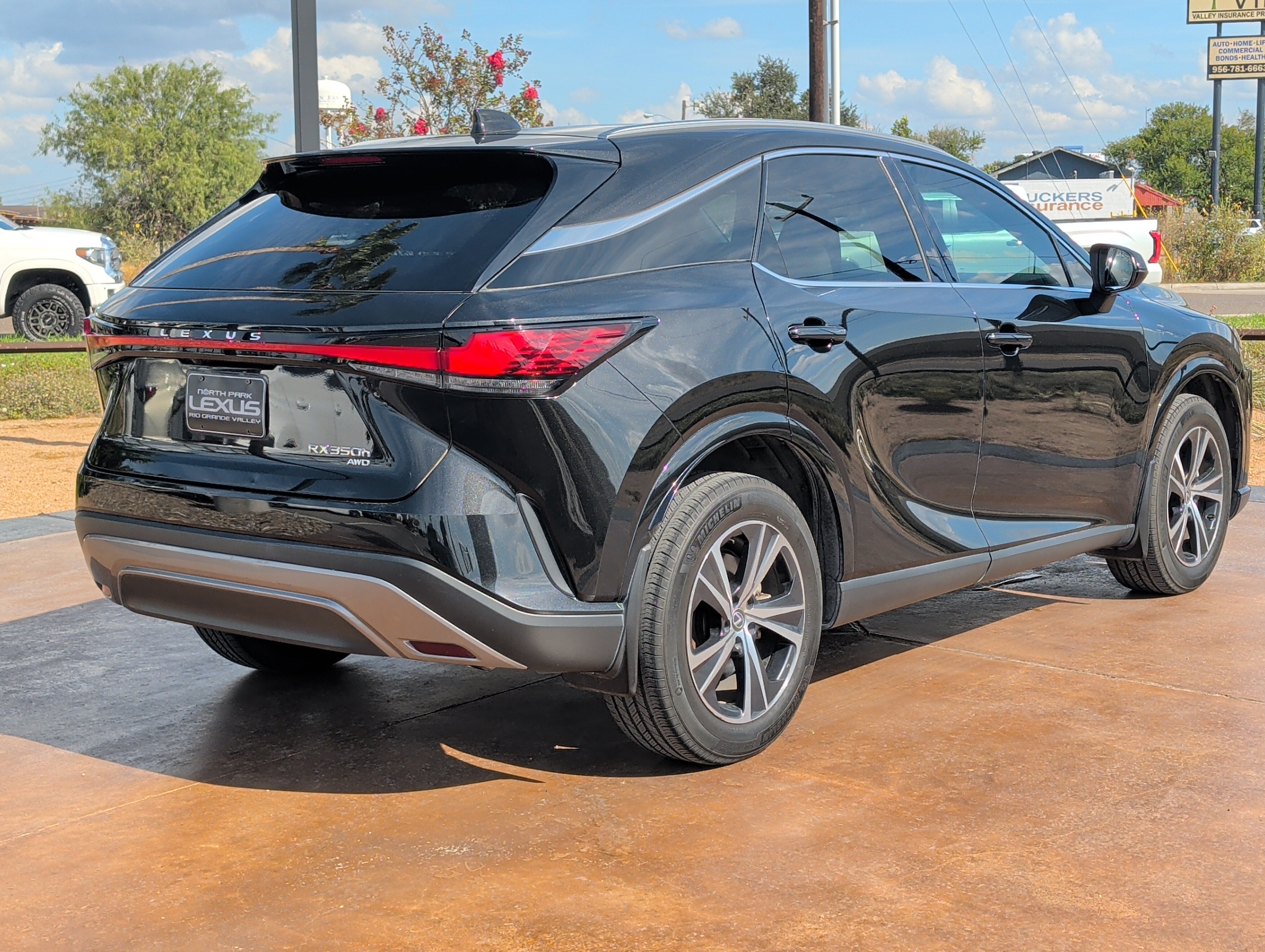 Used 2024 Lexus RX 350h w/ Accessory Package (Z1) AWD/4WD image 2