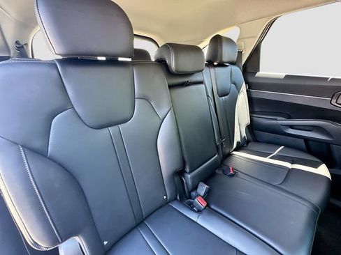 Used 2025 Kia Sorento S AWD/4WD image 29