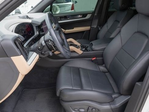 Used 2024 Porsche Cayenne image 16