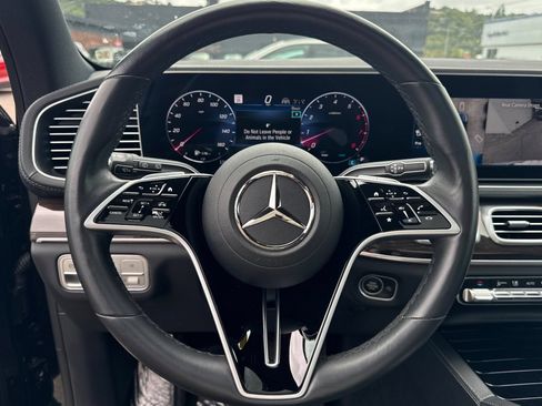 Used 2025 Mercedes-Benz GLS 450 4MATIC image 27