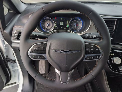 New 2026 Chrysler Pacifica Pinnacle w/ Trailer Tow Group image 14