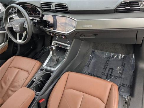 Certified 2025 Audi Q3 2.0T Premium w/ Convenience Package image 19