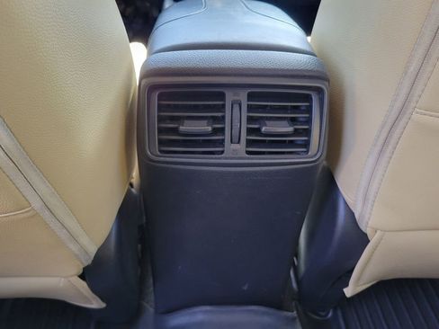 Used 2018 Nissan Rogue SV w/ Premium Package FWD image 39
