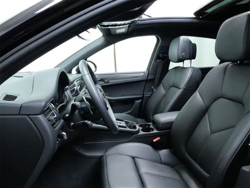 Used 2025 Porsche Macan image 4