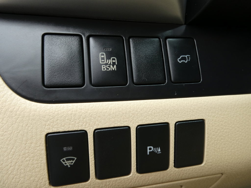 Used 2015 Toyota Highlander Limited AWD/4WD image 28