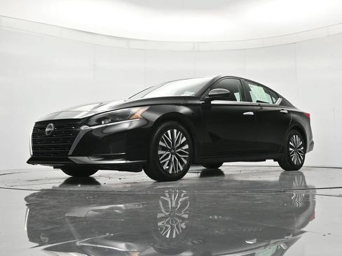 Certified 2024 Nissan Altima 2.5 SV FWD image 36