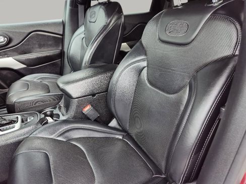 Used 2017 Jeep Cherokee Overland w/ Technology Group image 26