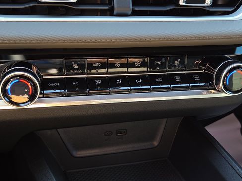 New 2026 Chevrolet Equinox LT w/ Convenience Package II image 21