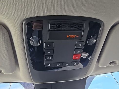Used 2025 Kia Carnival EX FWD image 26