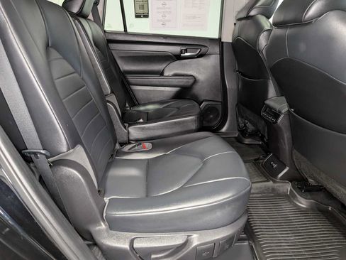 Used 2021 Toyota Highlander XLE AWD/4WD image 42