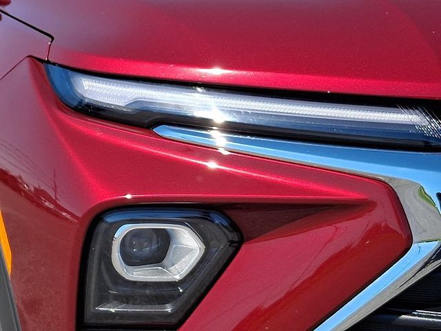 Used 2025 Chevrolet TrailBlazer LT AWD/4WD image 2