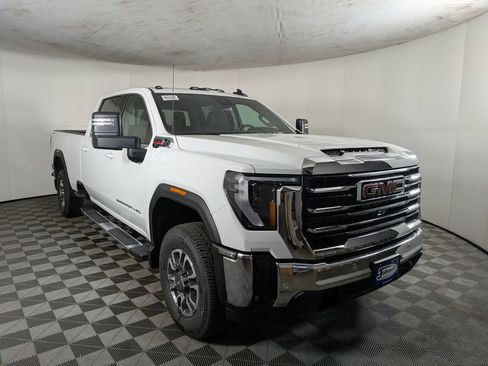 New 2026 GMC Sierra 2500 SLE w/ SLE Value Package; image 5