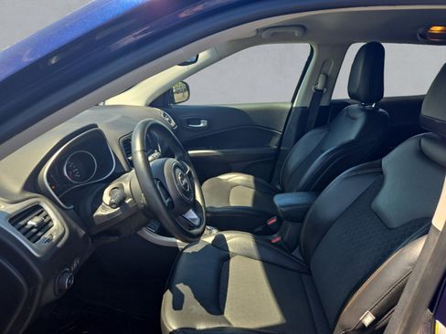 Used 2018 Jeep Compass Latitude w/ Cold Weather Group FWD image 11