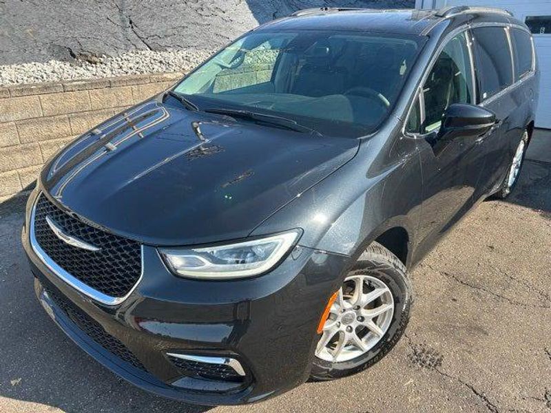 Certified 2022 Chrysler Pacifica Touring-L image 1