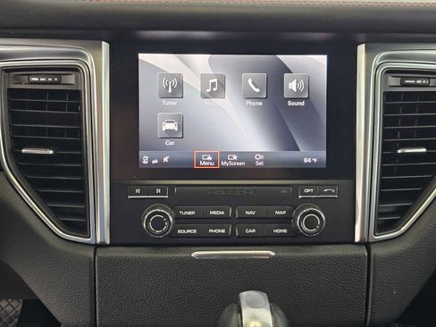 Used 2017 Porsche Macan image 24