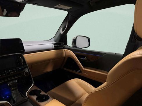 Used 2023 Lexus LX 600 4WD w/ Luxury Package image 13