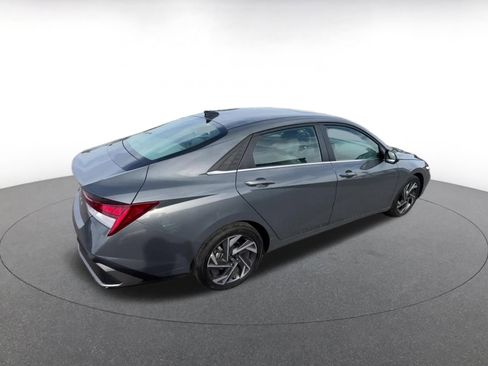 Used 2025 Hyundai Elantra SEL image 15