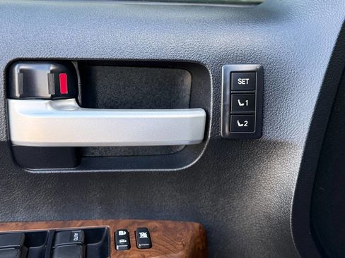 Used 2010 Toyota Tundra Limited image 28