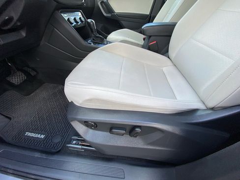 Used 2020 Volkswagen Tiguan SEL image 32
