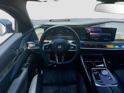 Used 2023 BMW i7 xDrive60 AWD/4WD image 19