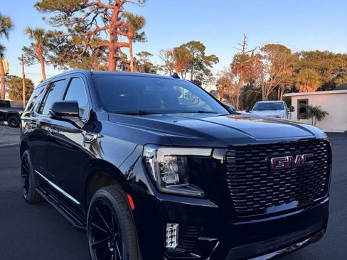 Used 2021 GMC Yukon SLT w/ Rear Media and Nav Package image 3