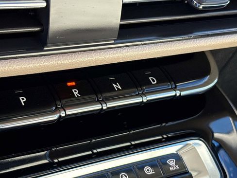 Used 2025 Lincoln Corsair Reserve image 30