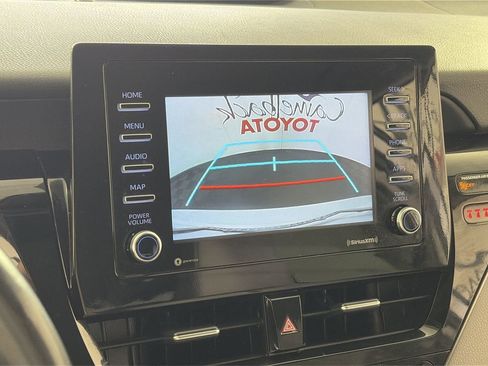 Used 2022 Toyota Camry SE FWD image 16