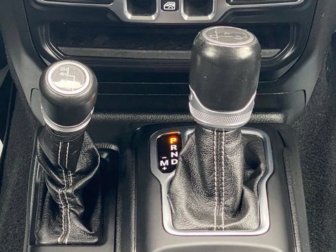 Used 2020 Jeep Wrangler Unlimited Sahara w/ Dual Top Group AWD/4WD image 26