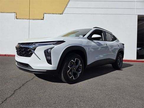 Certified 2026 Chevrolet Trax LT w/ Driver Confidence Package image 2