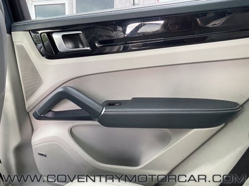 Used 2019 Porsche Cayenne S image 31