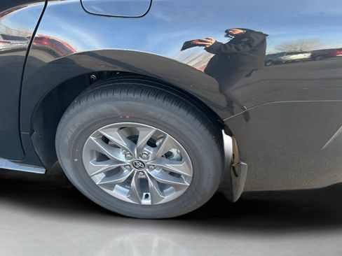 Used 2025 Toyota Sienna XLE image 16