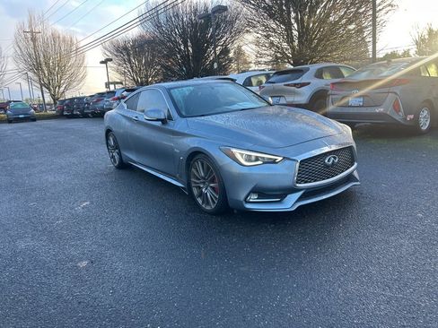 Used 2017 INFINITI Q60 Red Sport 400 image 2