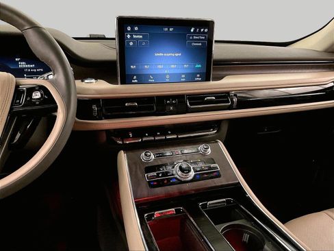 Used 2023 Lincoln Aviator Reserve w/ Elements Package Plus AWD/4WD image 6