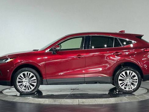 Used 2022 Toyota Venza Limited AWD/4WD image 6