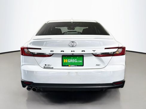Used 2025 Toyota Camry SE w/ Convenience Package FWD image 8
