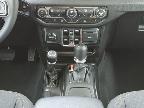 New 2026 Jeep Gladiator Sport AWD/4WD image 17