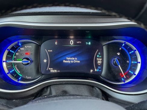 Used 2022 Chrysler Pacifica Touring-L image 18