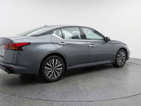 Used 2025 Nissan Altima 2.5 SV image 9