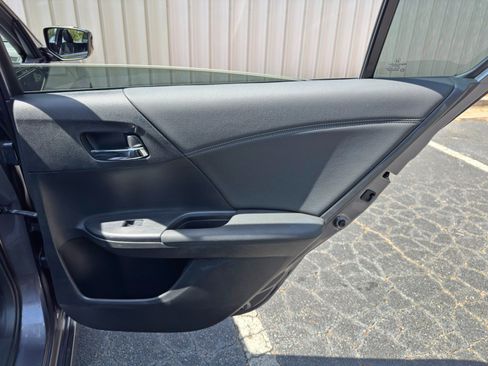 Used 2017 Honda Accord Sport image 38
