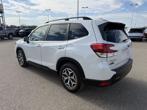 Used 2020 Subaru Forester Premium image 6