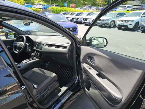 Used 2021 Honda HR-V Sport image 11