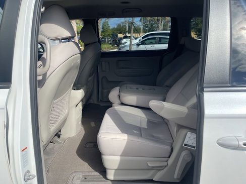 Used 2021 Kia Sedona LX image 8