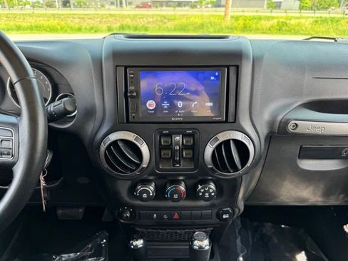 Used 2015 Jeep Wrangler Unlimited Sport w/ Quick Order Package 24S AWD/4WD image 2