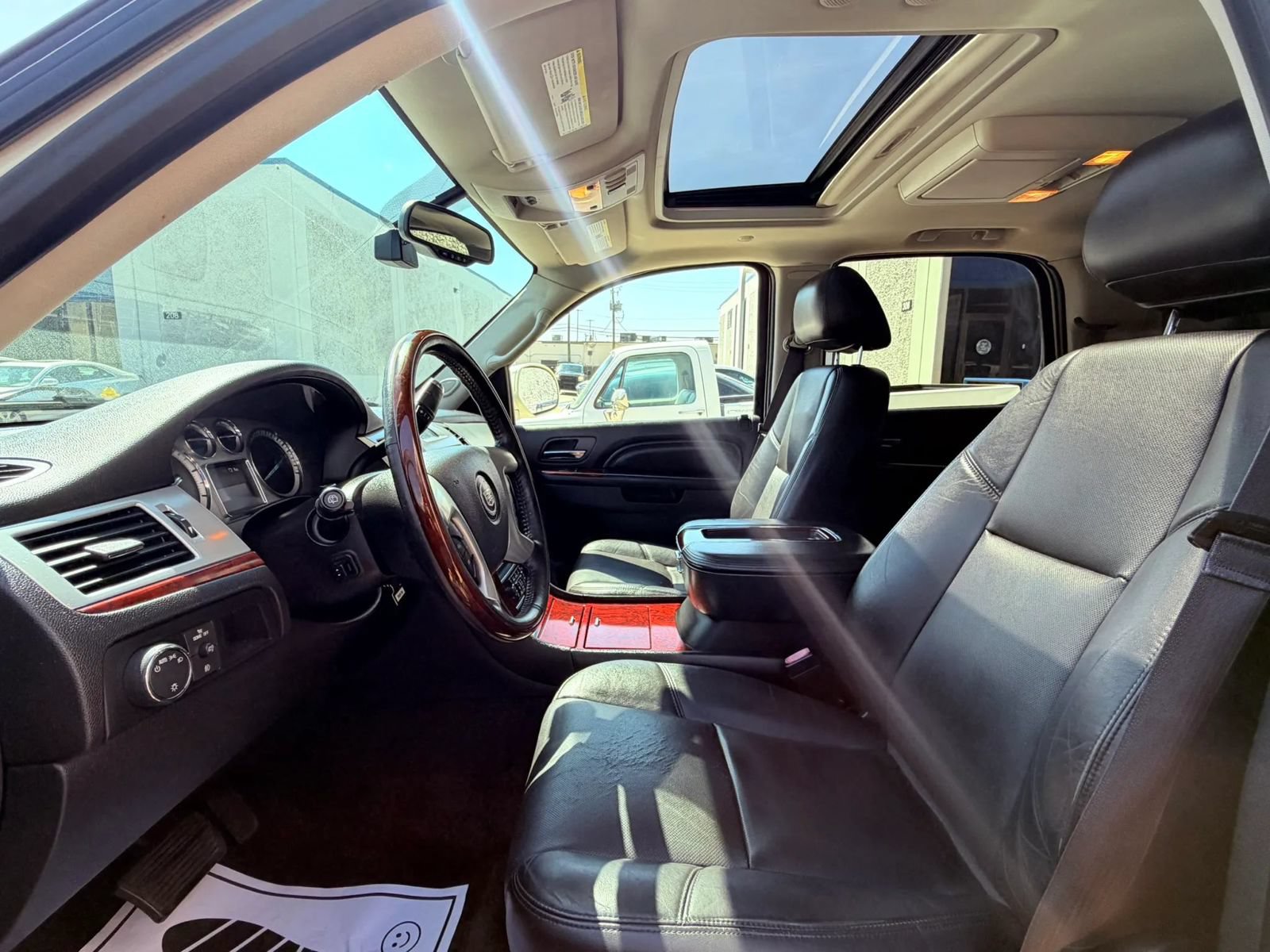 Used 2013 Cadillac Escalade Luxury RWD image 10