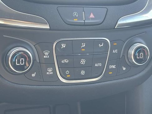 Used 2024 Chevrolet Equinox LT FWD image 18