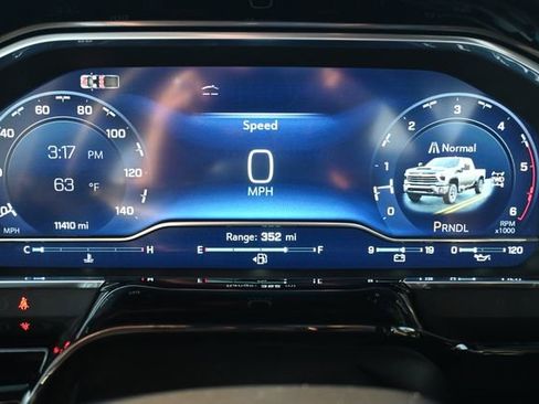 Used 2024 Chevrolet Silverado 2500 ZR2 w/ Technology Package image 15