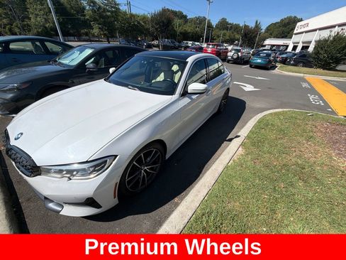 Used 2020 BMW 330i xDrive Sedan w/ Premium Package AWD/4WD image 10